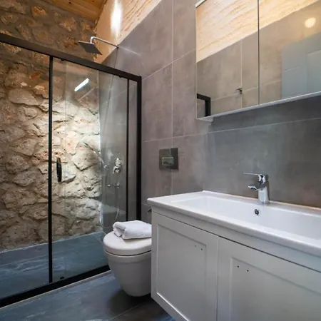 Magnificent With Private Pool And Backyard In Fethiye Ovacık