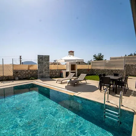 Magnificent With Private Pool And Backyard In Fethiye *