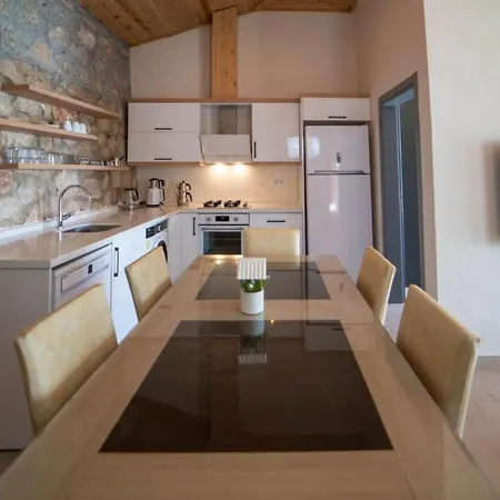 Magnificent With Private Pool And Backyard In Fethiye 别墅 *