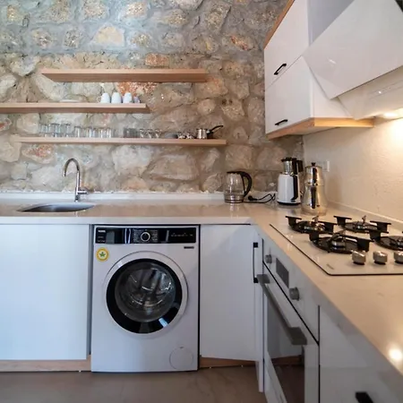 Magnificent With Private Pool And Backyard In Fethiye 别墅 *